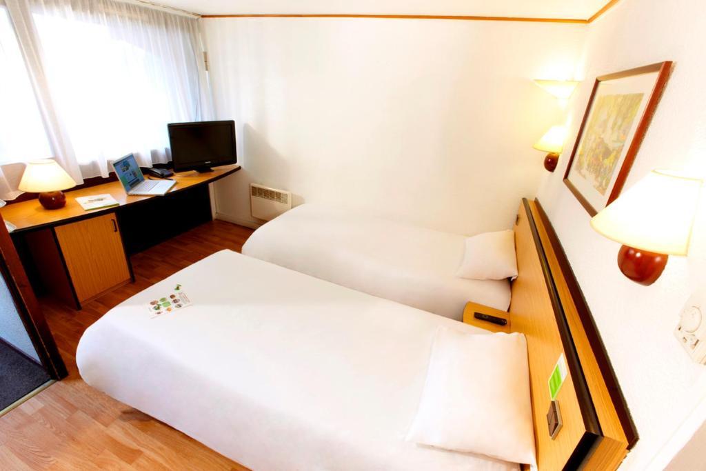 Campanile Hotel Mayenne Oda fotoğraf
